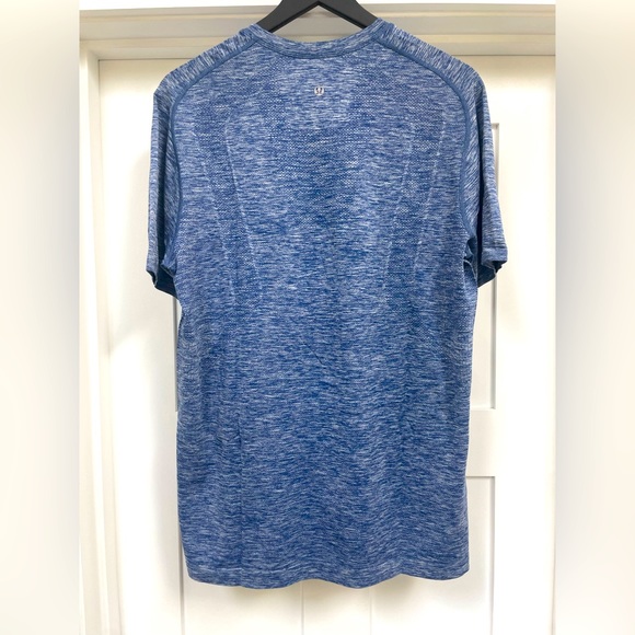 Lululemon Men's Metal Vent Tech Tee. Heather Blue. Men’s Large - Picture 3 of 5
